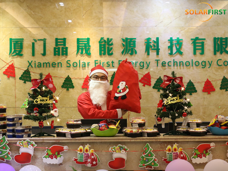 Célébrer Noël 丨Joyeux Noël à vous de la part de Solar First Group !