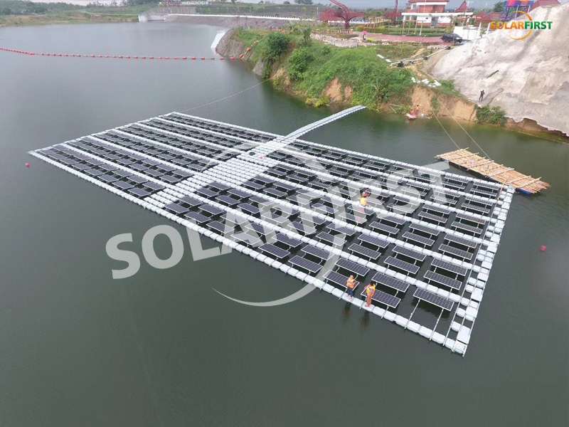
     Achèvement du premier projet de montage flottant de Solar First Group en Indonésie
    