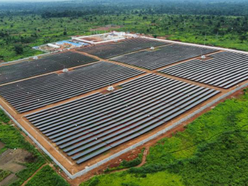 Une centrale solaire soutenue par la Chine atténue les pénuries d'électricité en Afrique centrale
