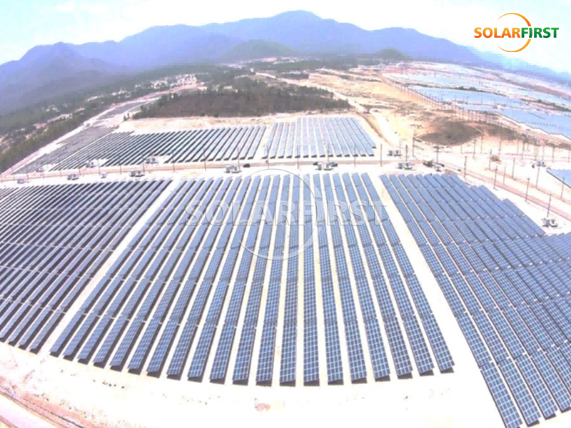 Centrale solaire terrestre de 65 MWc au Japon
