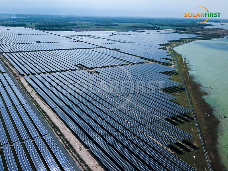 Centrale solaire terrestre de 108 MWc au Vietnam
