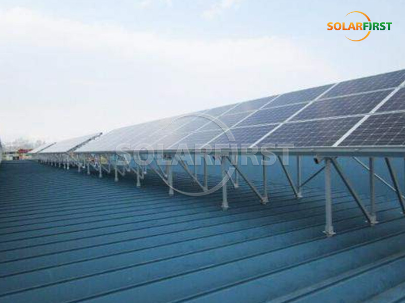 Centrale solaire photovoltaïque de 286 kWc avec toiture métallique au Japon