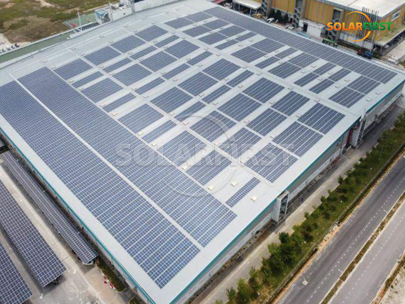 Centrale solaire photovoltaïque de 4,4 MWc avec toiture métallique en Malaisie