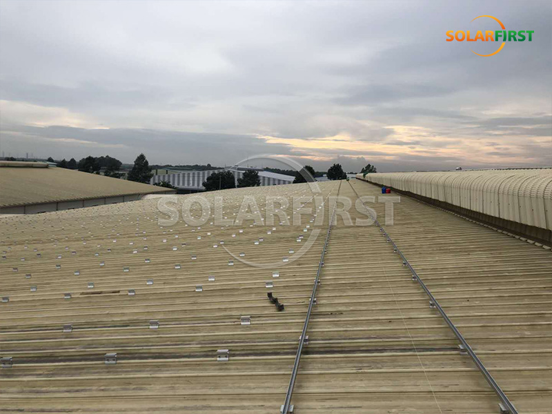 Centrale solaire photovoltaïque de 7,5 MWc avec toiture métallique au Vietnam