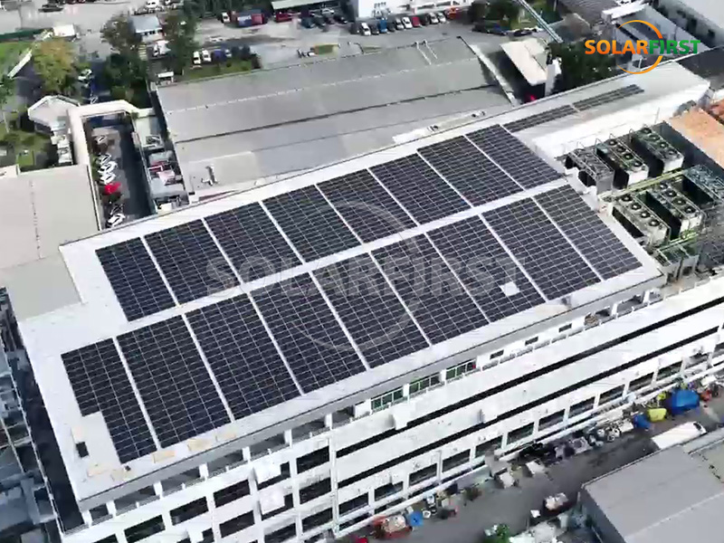 Centrale solaire photovoltaïque de 1,5 MWc avec toiture métallique en Malaisie