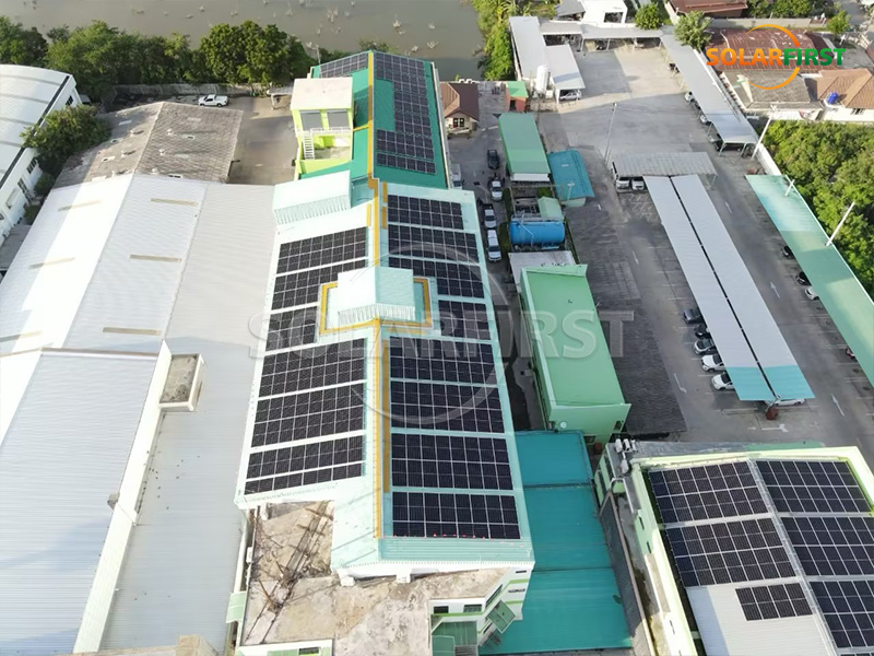 Centrale solaire photovoltaïque de 1,5 MWc avec toiture métallique en Thaïlande