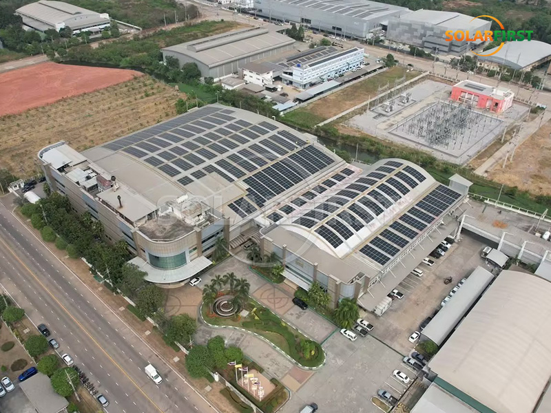 Centrale solaire photovoltaïque de 2 MWc avec toiture métallique en Thaïlande