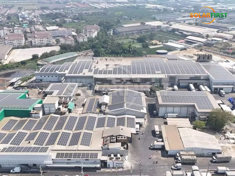 Centrale solaire photovoltaïque de 9,6 MWc avec toiture métallique en Thaïlande