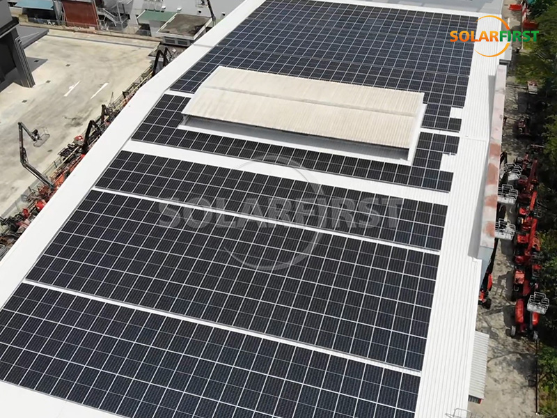 Centrale solaire photovoltaïque de 1,5 MWc avec toiture métallique à Singapour