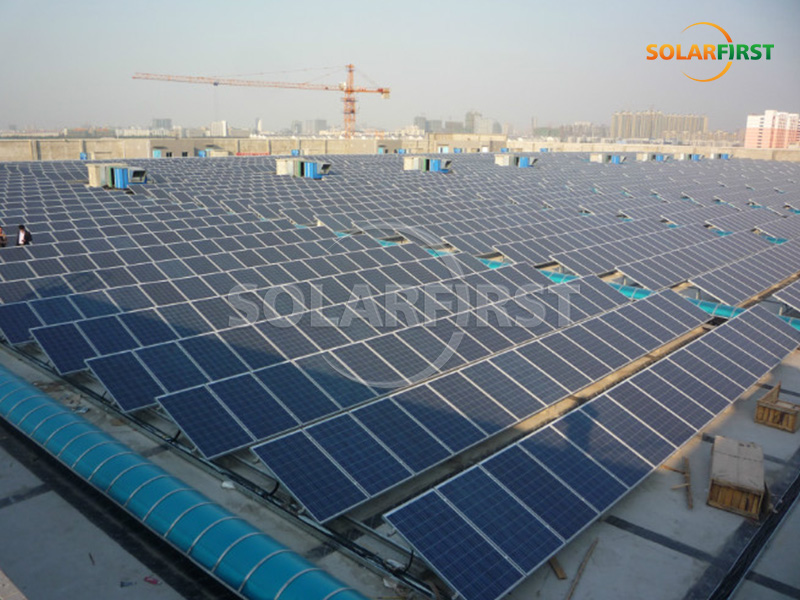 Centrale solaire photovoltaïque de 2,8 MWc avec toit en béton en Chine