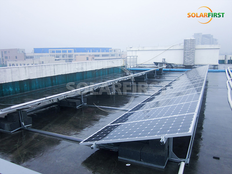 Centrale solaire photovoltaïque de 500 kWc avec toit en béton en Chine