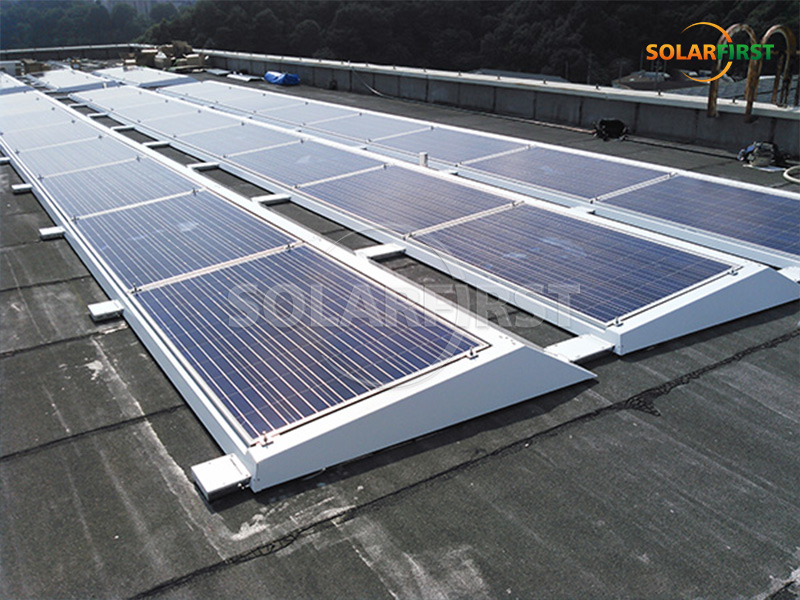 Centrale solaire photovoltaïque de 80 kWc avec toiture en béton au Japon
