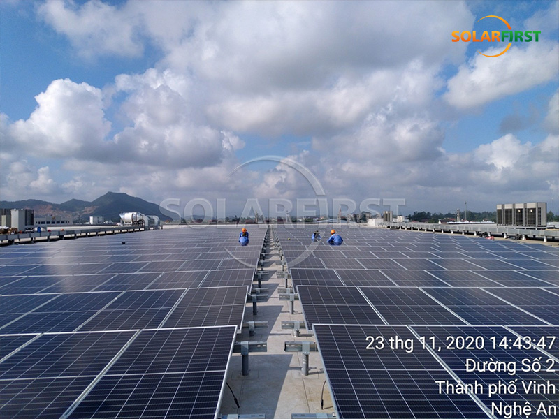Centrale solaire photovoltaïque de 2 MWc avec toit en béton au Vietnam