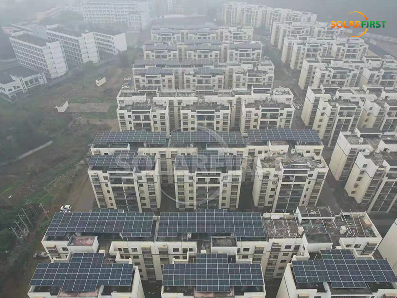Centrale solaire photovoltaïque de 300 MWc avec toit en béton en Chine