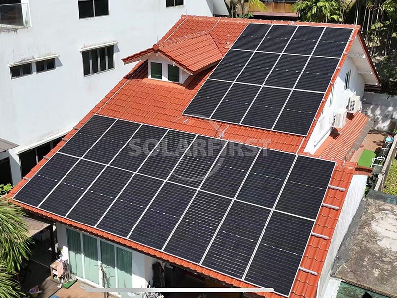 Centrale solaire photovoltaïque de 45 kWc avec toiture en tuiles en Thaïlande