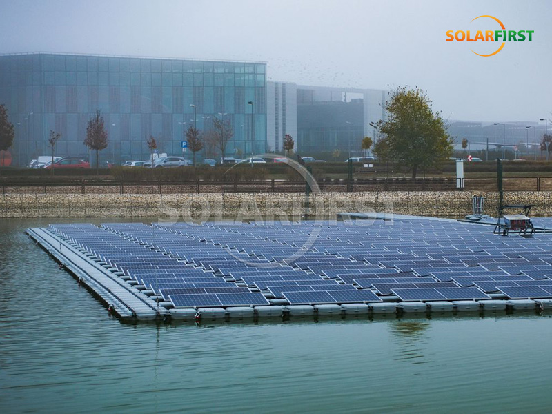 Centrale photovoltaïque flottante de 200 kWc en Hongrie