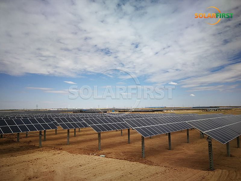 Solution de suivi mono-axial plate de 28 MWc en Chine