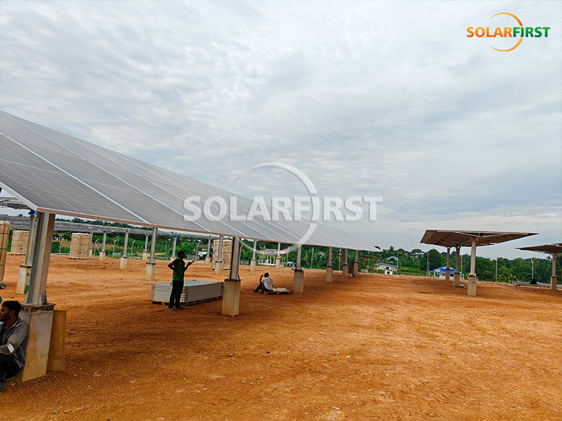 Solution de suivi mono-axe plate de 5,19 MWc en Malaisie