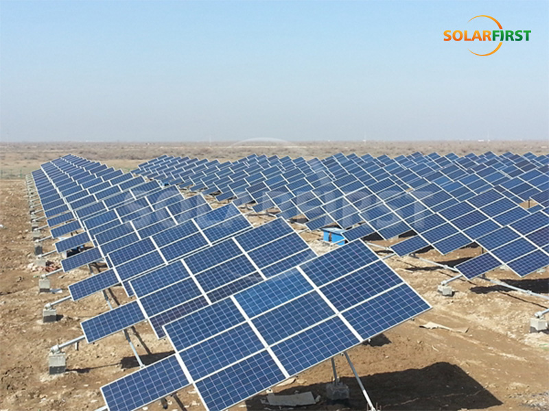 Solution de suivi mono-axe incliné de 8 MWc en Chine
