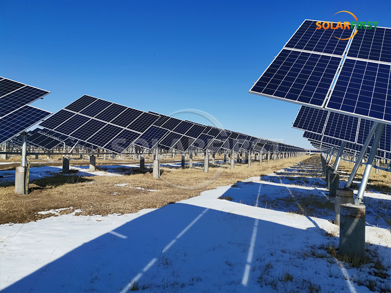 Solution de suivi mono-axe incliné de 25 MWc en Chine