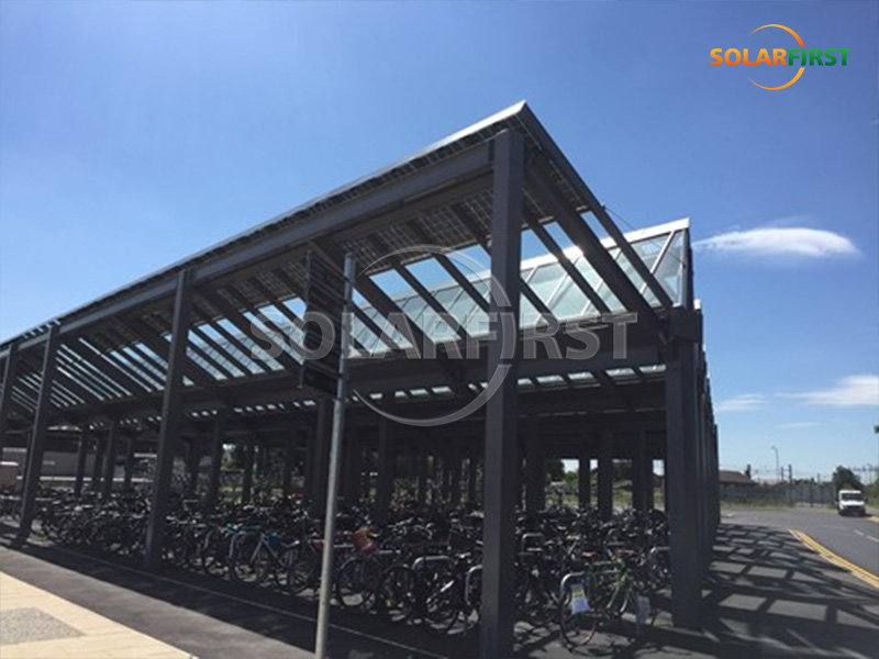 Solution de parking solaire BIPV de 325 m² au Royaume-Uni