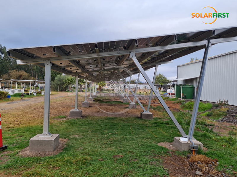 Solution de parking photovoltaïque intégrée à un bâtiment (BIPV) de 180 kWc au Chili