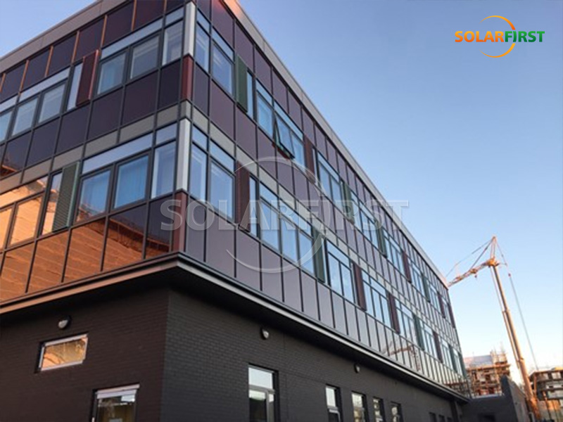 Solution de mur-rideau photovoltaïque intégrée (BIPV) de 260 kWc au Royaume-Uni