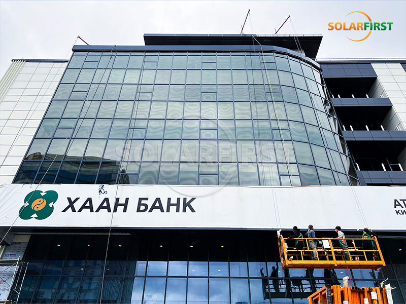 Solution de mur-rideau photovoltaïque intégrée (BIPV) de 18,4 kWc à Menggu