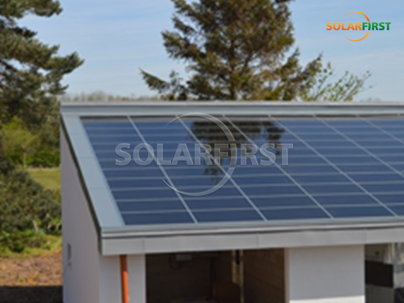 Solution de toiture photovoltaïque intégrée (BIPV) de 100 m² au Royaume-Uni