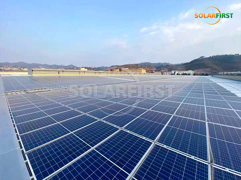 Solution photovoltaïque intégrée au bâtiment (BIPV) de 4 MWc en toiture en Chine