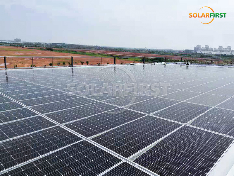 Solution photovoltaïque intégrée au bâtiment (BIPV) de 2,1 MWc en toiture en Chine