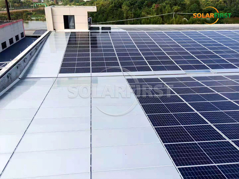 Solution photovoltaïque intégrée au bâtiment (BIPV) de 2,2 MWc en toiture en Chine