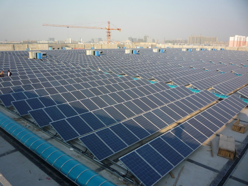 Système de montage sur toiture Solar First : Système de trépied réglable pour toiture plate