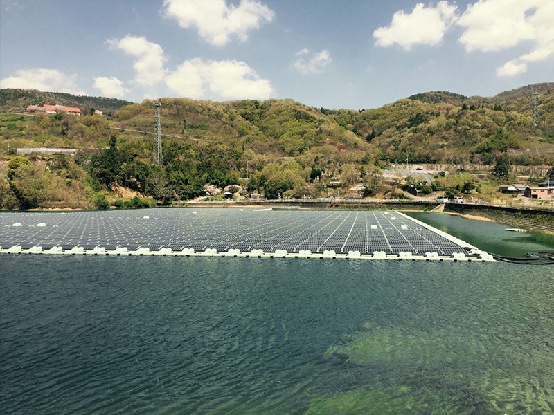 Centrales solaires flottantes : exploiter les plans d'eau pour la production d'énergie renouvelable