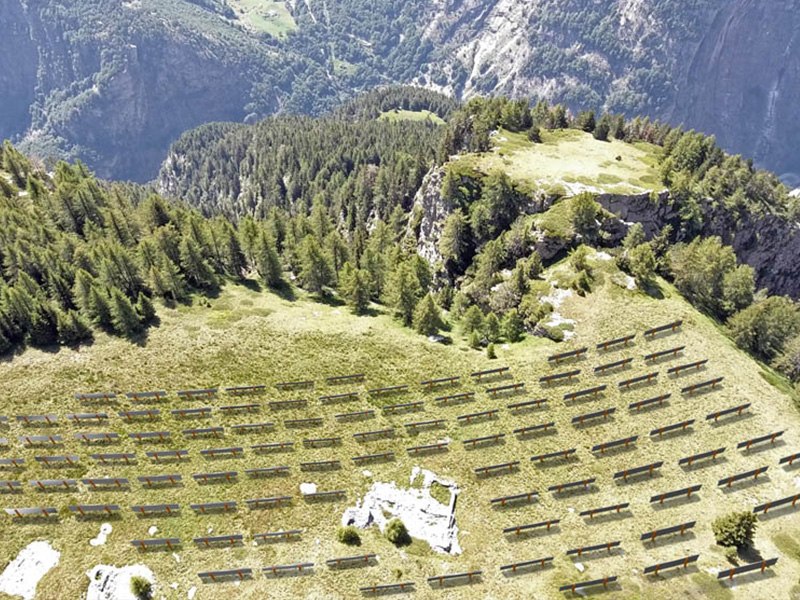 Le projet d'expansion solaire dans les Alpes suisses progresse malgré la controverse persistante
