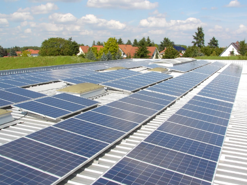 L’UE prévoit des règles d’urgence pour accélérer l’approbation des projets solaires