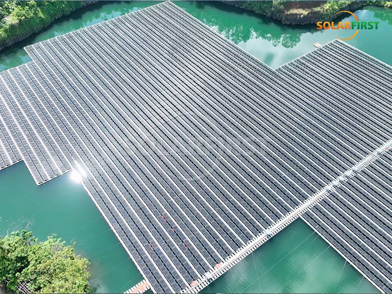 Lancement d'un projet photovoltaïque flottant de 7,2 MW à Hainan, stimulant la transition énergétique verte
