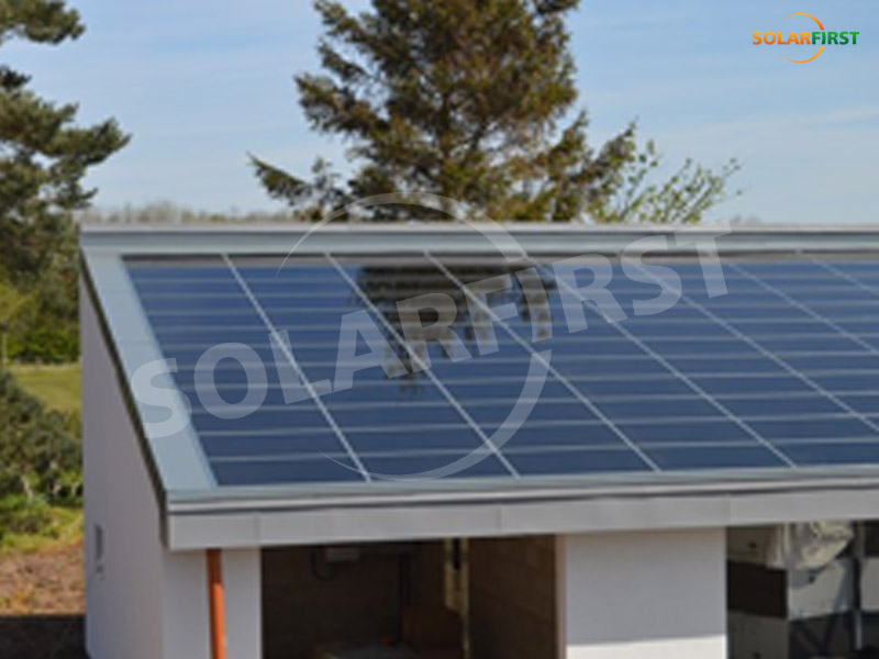 projet BIPV de toit transparent pour l'hôtel de ferme de donington park, midland, Royaume-Uni
