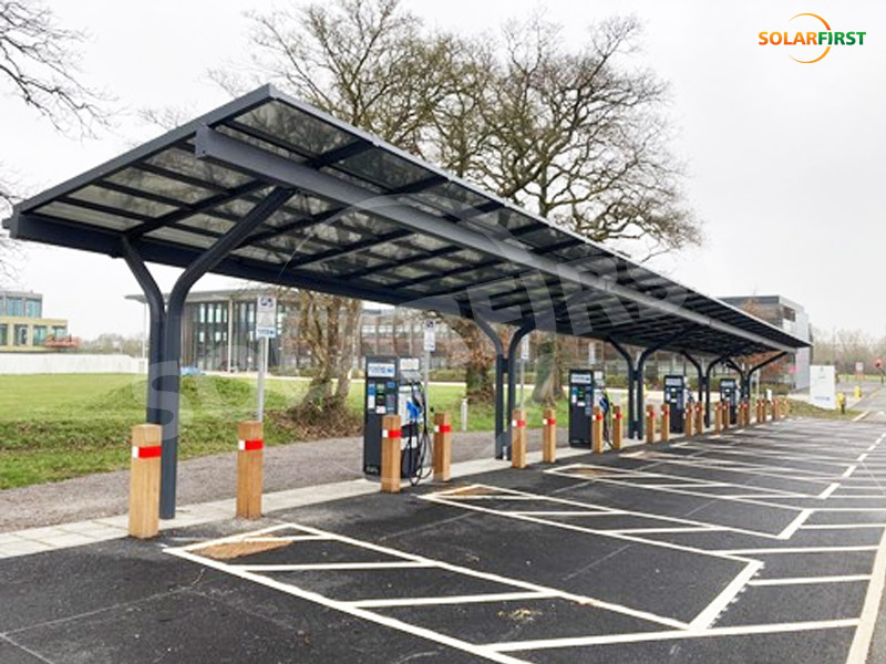projet de carport solaire dans le sud du gegestershire , Royaume-Uni
